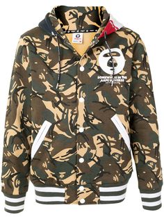 AAPE BY *A BATHING APE® камуфляжная куртка с контрастным капюшоном