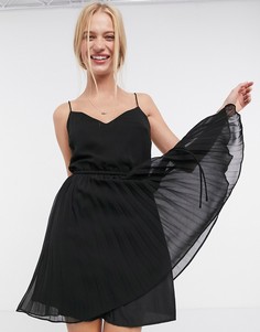 Черное плиссированное платье мини на бретелях со шнурком на талии ASOS DESIGN-Черный