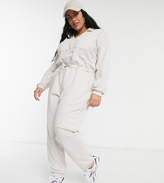 Свободный кремовый комбинезон с отложным воротником и завязкой на талии ASOS DESIGN Curve