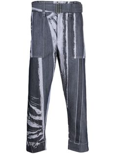 Issey Miyake зауженные брюки с графичным принтом