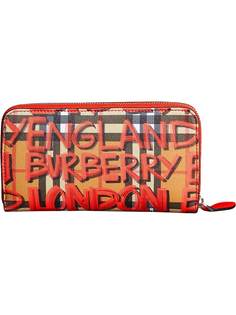 Burberry кошелек с круговой молнией в винтажную клетку и с принтом граффити