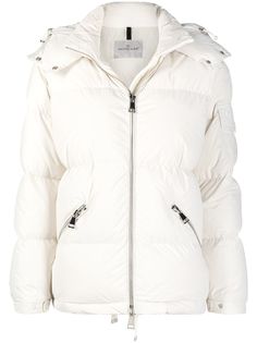 Moncler пуховик с капюшоном и нашивкой-логотипом