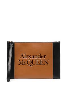 Alexander McQueen клатч с тисненым логотипом