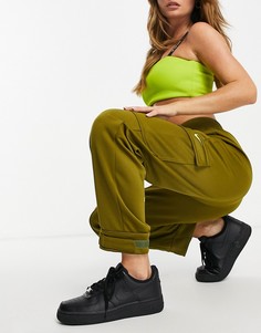 Джоггеры цвета зеленого хаки с логотипом-галочкой и карманами-карго Nike-Зеленый