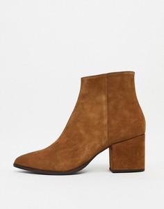 Светло-коричневые замшевые ботинки челси на каблуке с острым носком и светло-коричневой подошвой ASOS DESIGN-Светло-коричневый