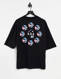 Футболка в стиле oversized с короткими рукавами, баскетбольным принтом на спине и V-образным вырезом ASOS DESIGN-Черный цвет