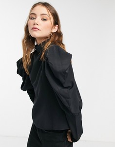 Черный топ с объемными рукавами QED London