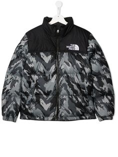 The North Face пуховик с камуфляжным принтом