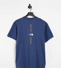 Синяя футболка с вертикальным принтом The North Face – эксклюзивно для ASOS-Голубой