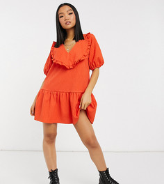 Красное платье мини с оборками, V-образным вырезом и баской снизу ASOS DESIGN Petite-Черный цвет