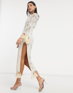 Платье макси с декоративной отделкой, вырезами и кистями ASOS DESIGN-Кремовый