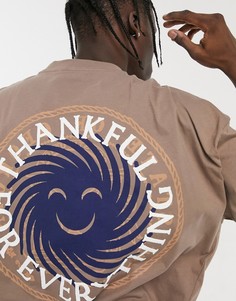Коричневая футболка в стиле oversized с принтом на спине ASOS DESIGN-Коричневый цвет