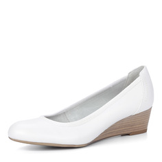 Белые туфли из кожи на танкетке Tamaris