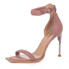 Розовые босоножки из велюра на шпильке Corso Como