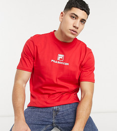 Красная футболка с футбольным логотипом на груди Fila - эксклюзивно для ASOS-Красный