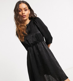 Черное атласное платье с короткой расклешенной юбкой Vero Moda Petite-Черный