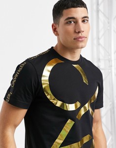 Черная футболка с крупным золотистым логотипом Calvin Klein-Черный цвет
