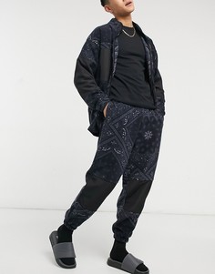 Флисовые oversized-джоггеры со сплошным монохромным принтом пейсли от комплекта ASOS DESIGN-Черный цвет