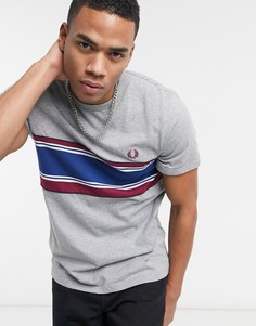 Серая футболка с принтом в полоску на груди Fred Perry-Серый