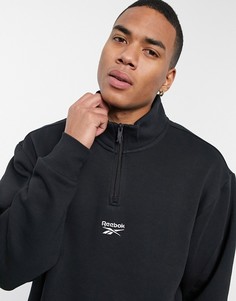 Черный свитшот с короткой молнией и логотипом по центру Reebok Classics-Черный цвет