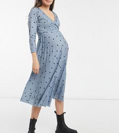 Плиссированное платье миди с длинными рукавами и запахом пыльно-синего цвета в горошек ASOS DESIGN Maternity-Голубой