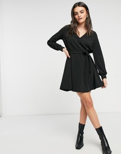 Черное платье мини с V-образным вырезом и поясом Vero Moda-Черный цвет