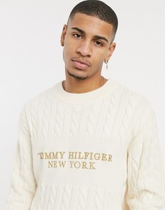Бежевый джемпер вязки «в косичку» с логотипом на груди Tommy Hilfiger