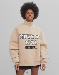 Бежевый свитшот на короткой молнии в университетском стиле Bershka