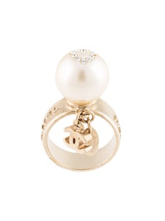 Chanel Pre-Owned кольцо 2008-го года с подвеской-логотипом