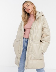 Длинный бежевый пуховик с капюшоном Stradivarius