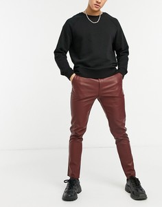 Зауженные брюки из искусственной кожи в винтажном стиле ASOS DESIGN-Красный
