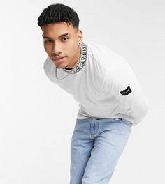 Белый лонгслив с логотипом на горловине Calvin Klein – эксклюзивно для ASOS