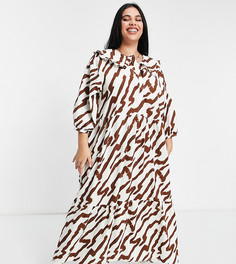 Свободное платье макси с многоярусной юбкой, отложным воротником и тигровым принтом телесного цвета Glamorous Curve-Кремовый