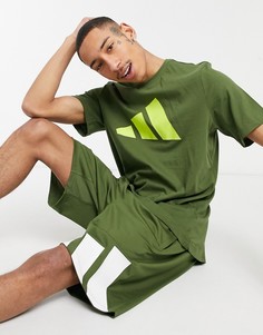 Футболка цвета хаки с тремя фирменными полосами adidas Training-Зеленый цвет