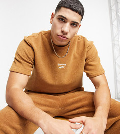 Светло-коричневая махровая футболка от комплекта Reebok Classics Toast – эксклюзивно для ASOS-Светло-коричневый