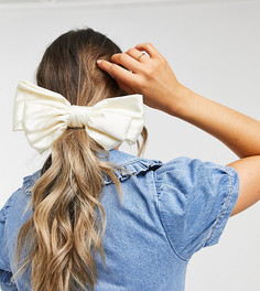 Эксклюзивная резинка для волос с большим кремовым атласным бантом My Accessories London-Кремовый
