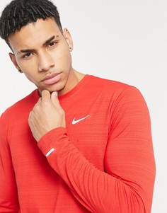 Красный лонгслив Nike Running Miler