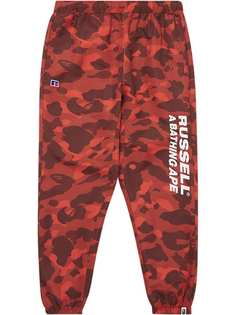 A BATHING APE® спортивные брюки Colour Camo из коллаборации с Russell
