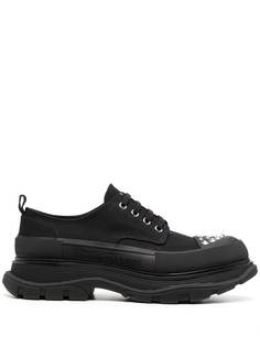 Alexander McQueen массивные кроссовки с заклепками