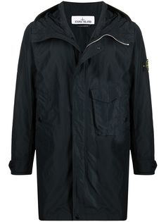 Stone Island парка с логотипом