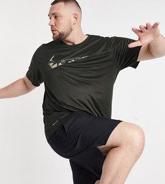 Черная футболка с камуфляжным принтом на логотипе-галочке Nike Training Plus-Зеленый цвет