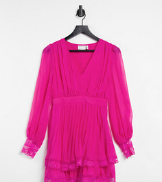 Эксклюзивное приталенное платье мини ярко-розового цвета с плиссировкой и кружевной отделкой ASOS DESIGN Petite-Розовый цвет