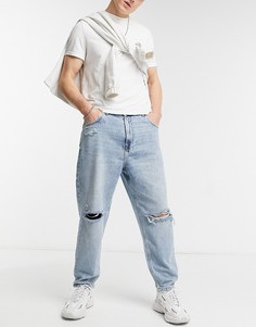 Свободные джинсы голубого выбеленного цвета со рваной отделкой на коленях Bershka-Голубой