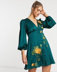 Атласное платье мини на пуговицах со шлейфовой вышивкой ASOS DESIGN-Зеленый цвет