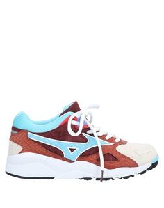 Низкие кеды и кроссовки Mizuno