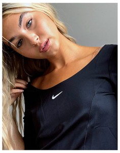 Черный топ премиального класса с короткими рукавами и вставками Nike Tech Pack