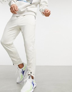 Светло-бежевые джоггеры из технологичной ткани adidas Training Yoga-Светло-бежевый