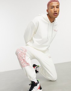 Джоггеры цвета экрю с принтом "Biggie Smalls" от комплекта ASOS DESIGN-Бежевый