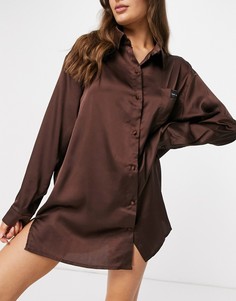 Атласная ночная сорочка свободного кроя шоколадного цвета с вышивкой на кармане Public Desire-Коричневый цвет