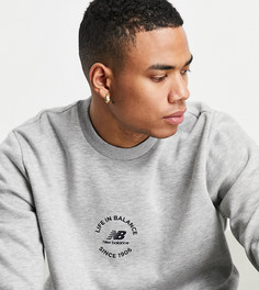 Серый свитшот с надписью "Life in balance" New Balance – эксклюзивно для ASOS